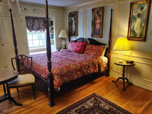 Montague Suite guest room at the Montague Inn