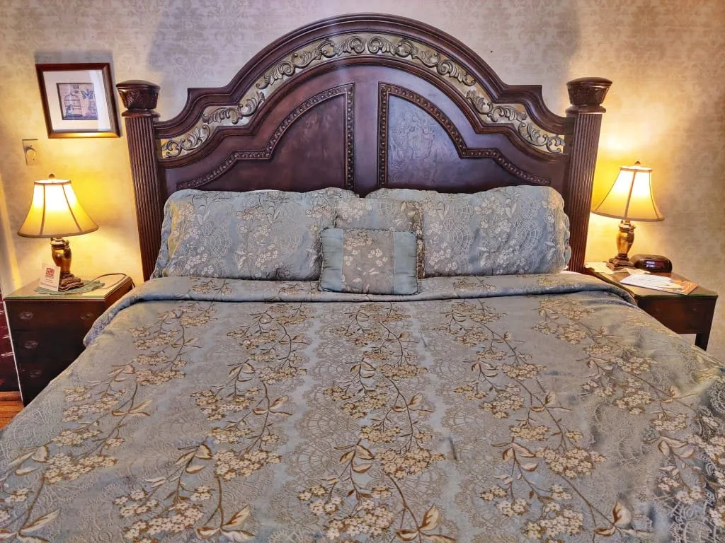 DetoqueVille at the Montague Inn Bed & Breakfast