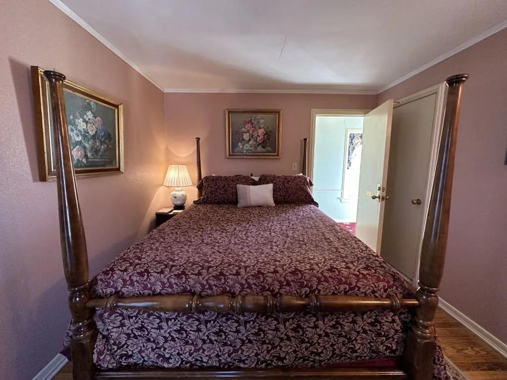 Hulda at the Montague Inn Bed & Breakfast