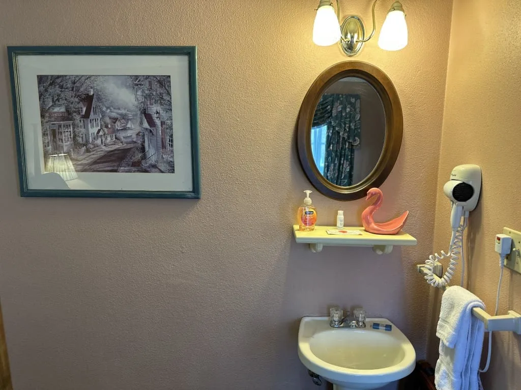 Robert's at the Montague Inn Bed & Breakfast