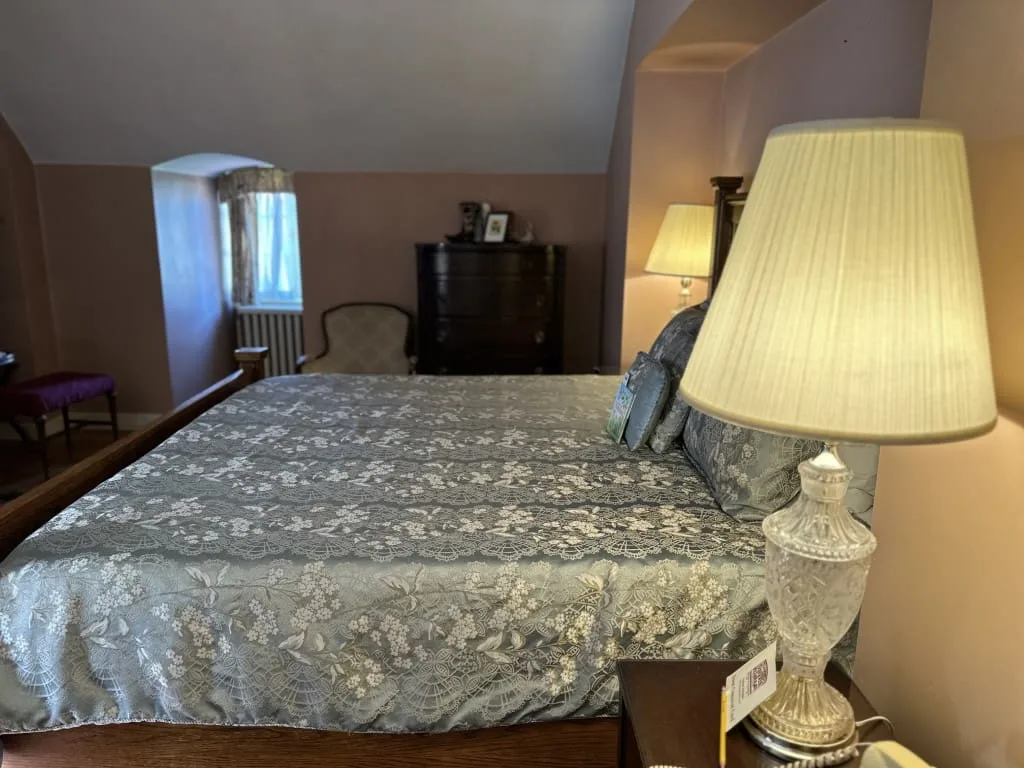 Robert's at the Montague Inn Bed & Breakfast