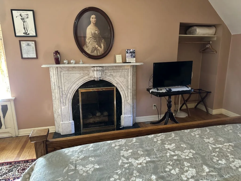 Robert's at the Montague Inn Bed & Breakfast