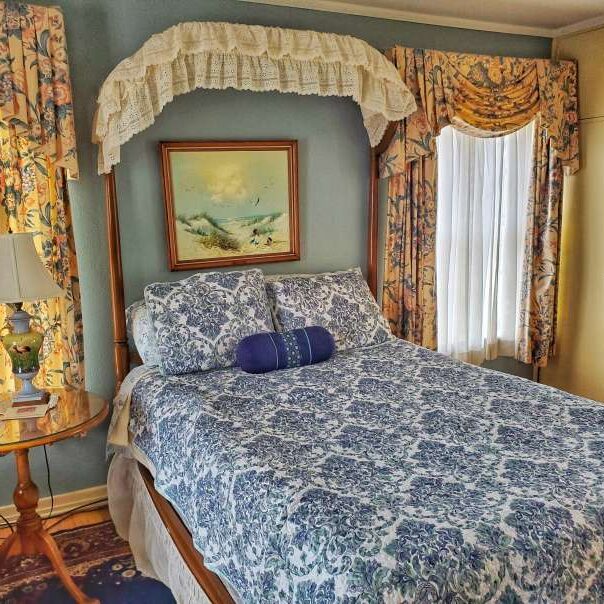 Luxury guest room at Montague Inn Bed and Breakfast in Saginaw MI